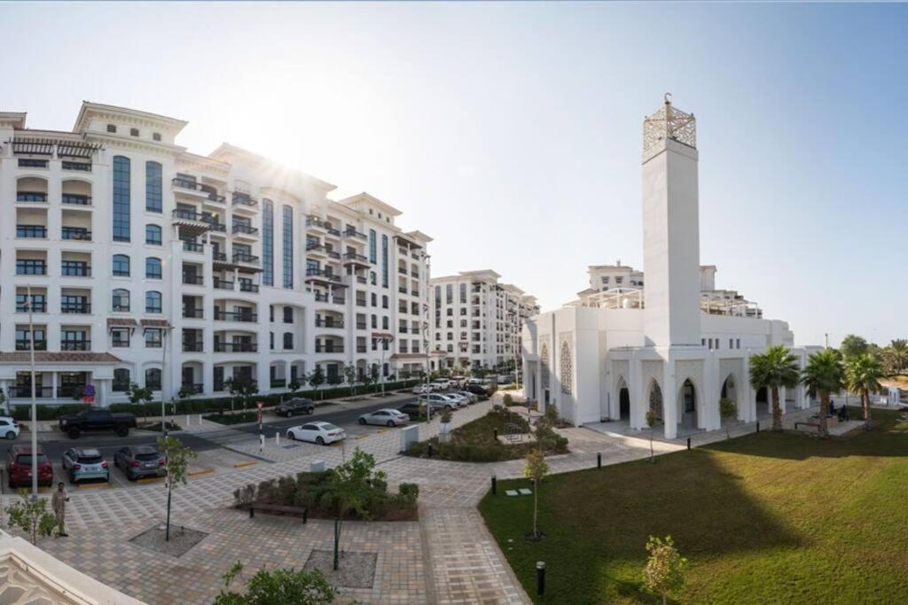 Yas Island Oasis Getaway 1br Amazon Apartment