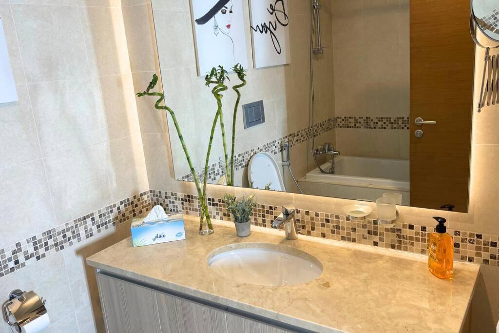 Apartment Yas Island Oasis Getaway 1br Amazon *